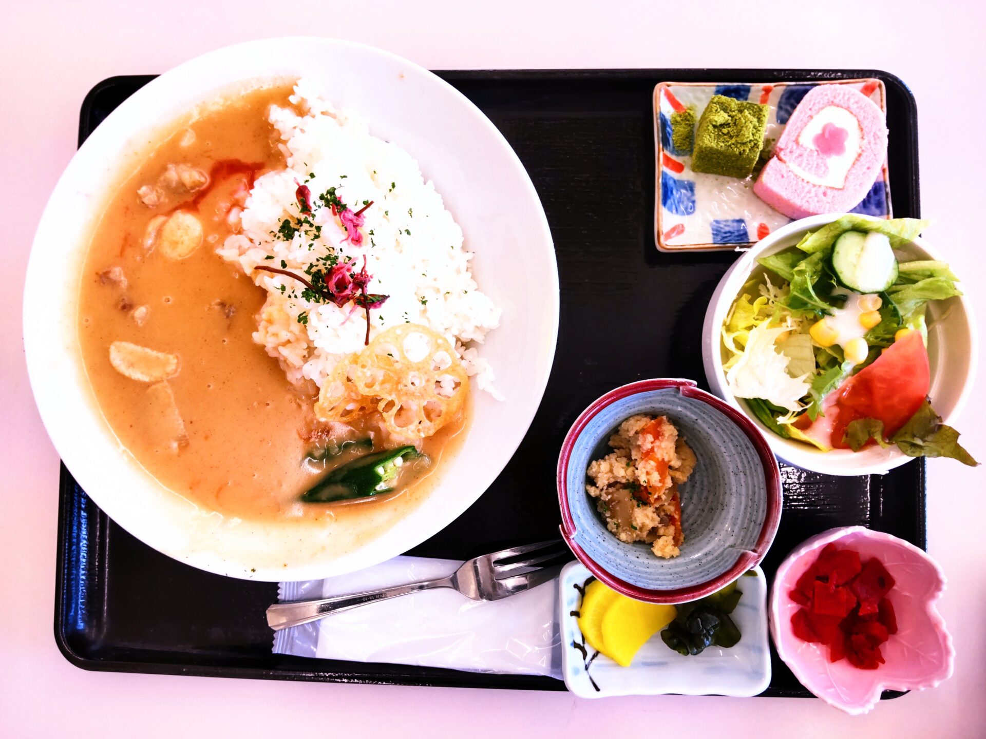 桜グルメ（桜カレー・桜ラーメン・桜クレープ・桜酵母の日本酒）